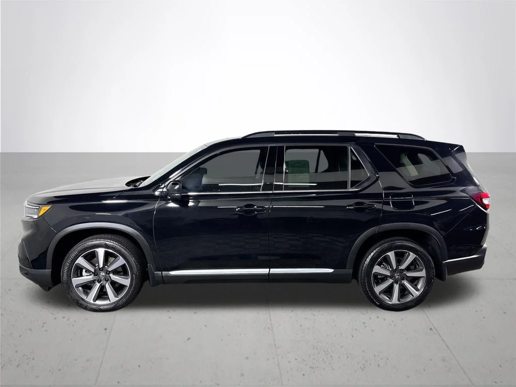 Used 2024 Black Honda Touring image 9