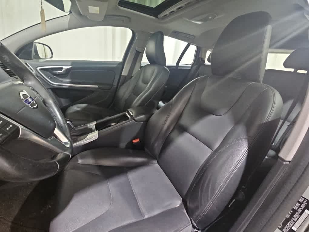 Used 2016 Silver Volvo T5 Drive-E Platinum image 11