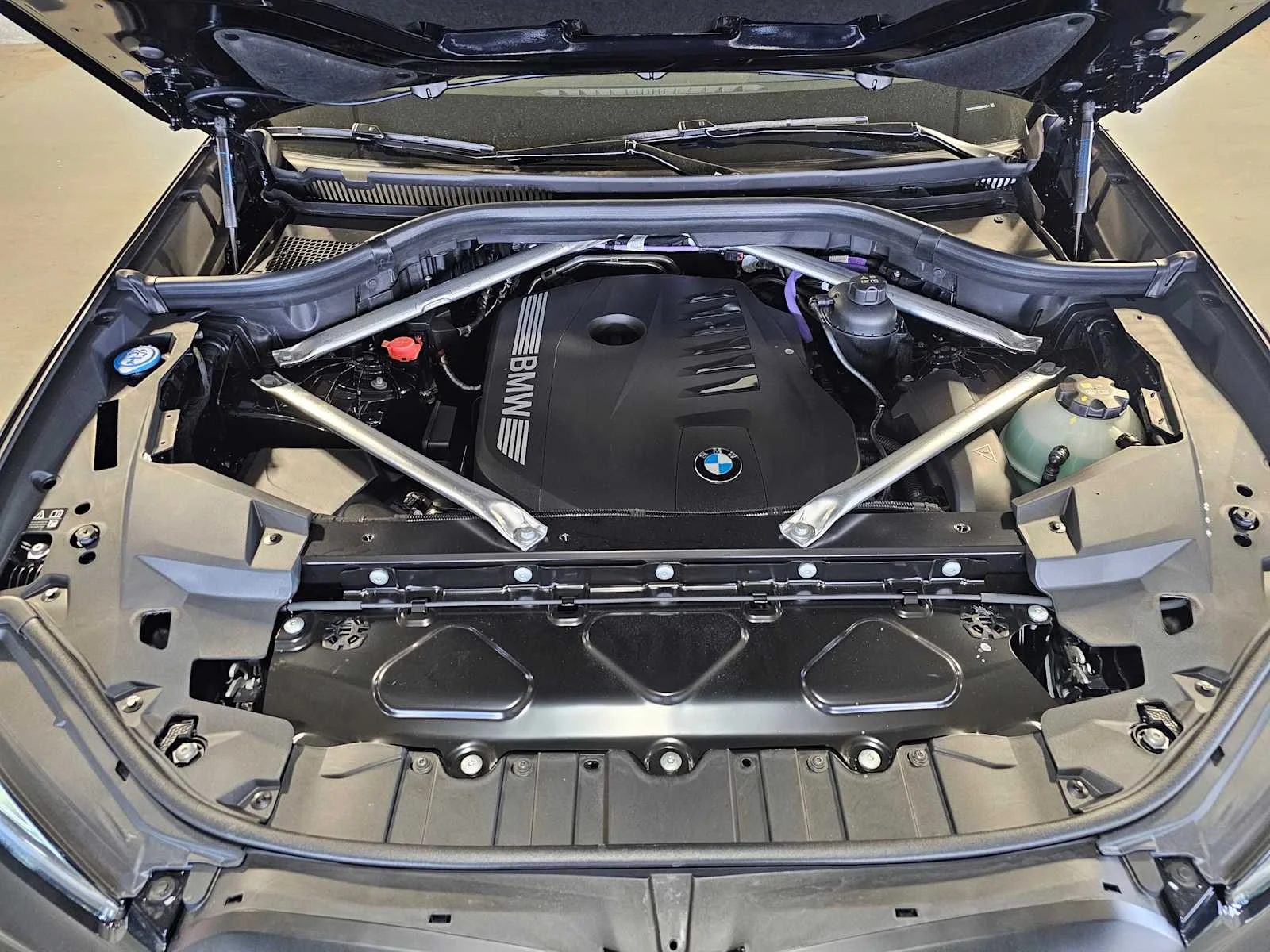 New 2026 Carbon Black Metallic BMW xDrive40i image 9