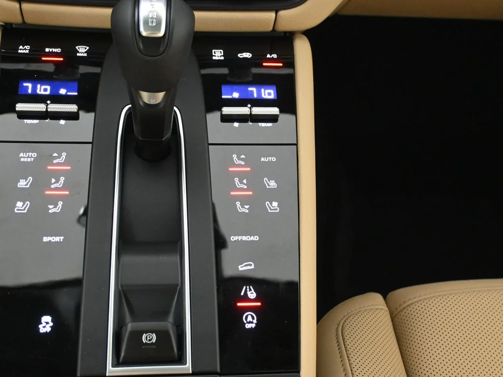 2026 Porsche Macan T - Photo 26