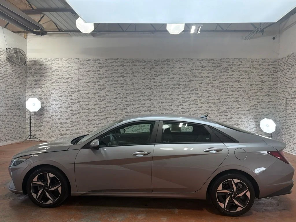 Used 2023 Fluid Metal Hyundai SEL image 4
