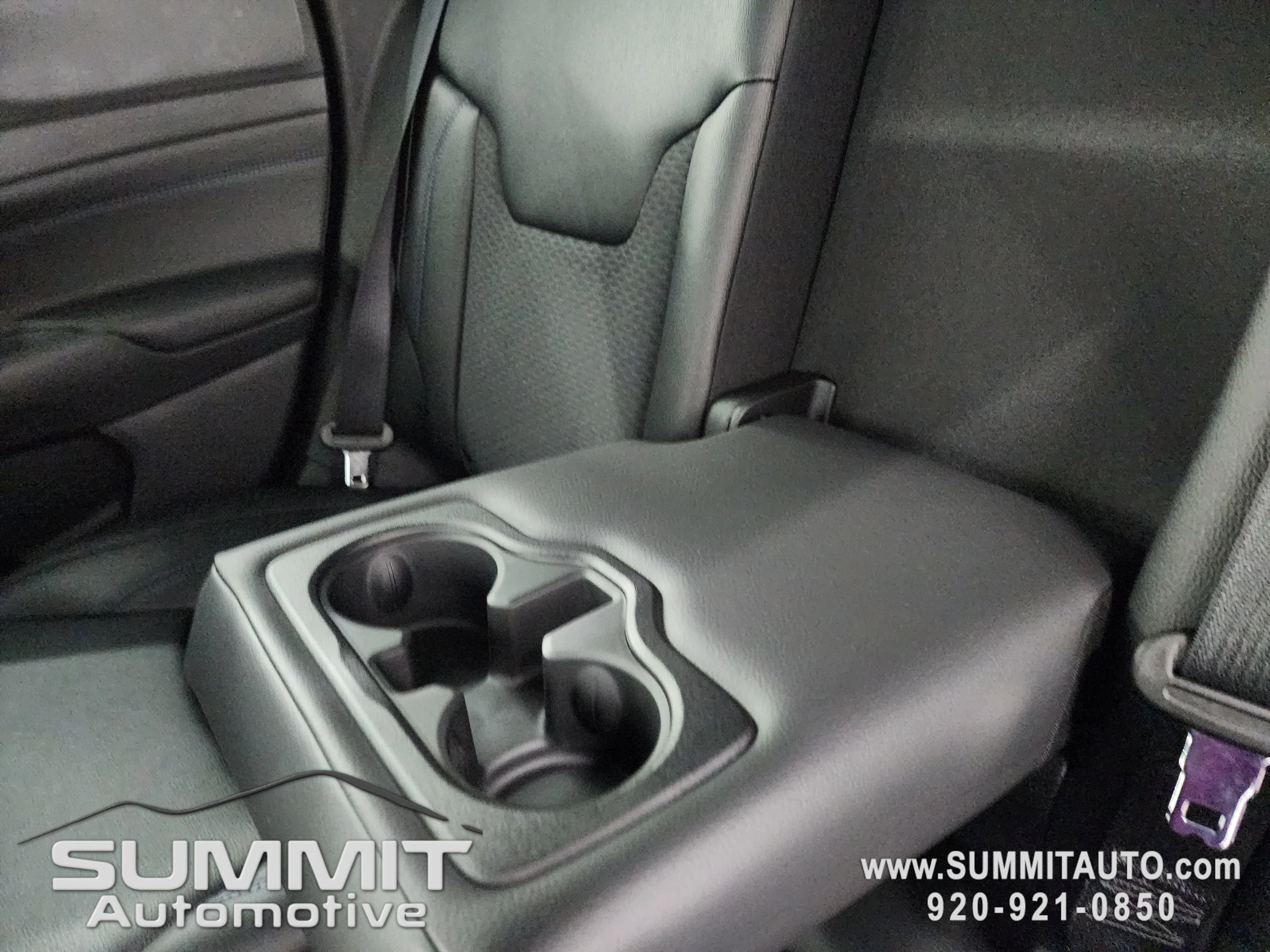 New 2026 Diamond Black Crystal Pearlcoat Jeep Latitude image 40