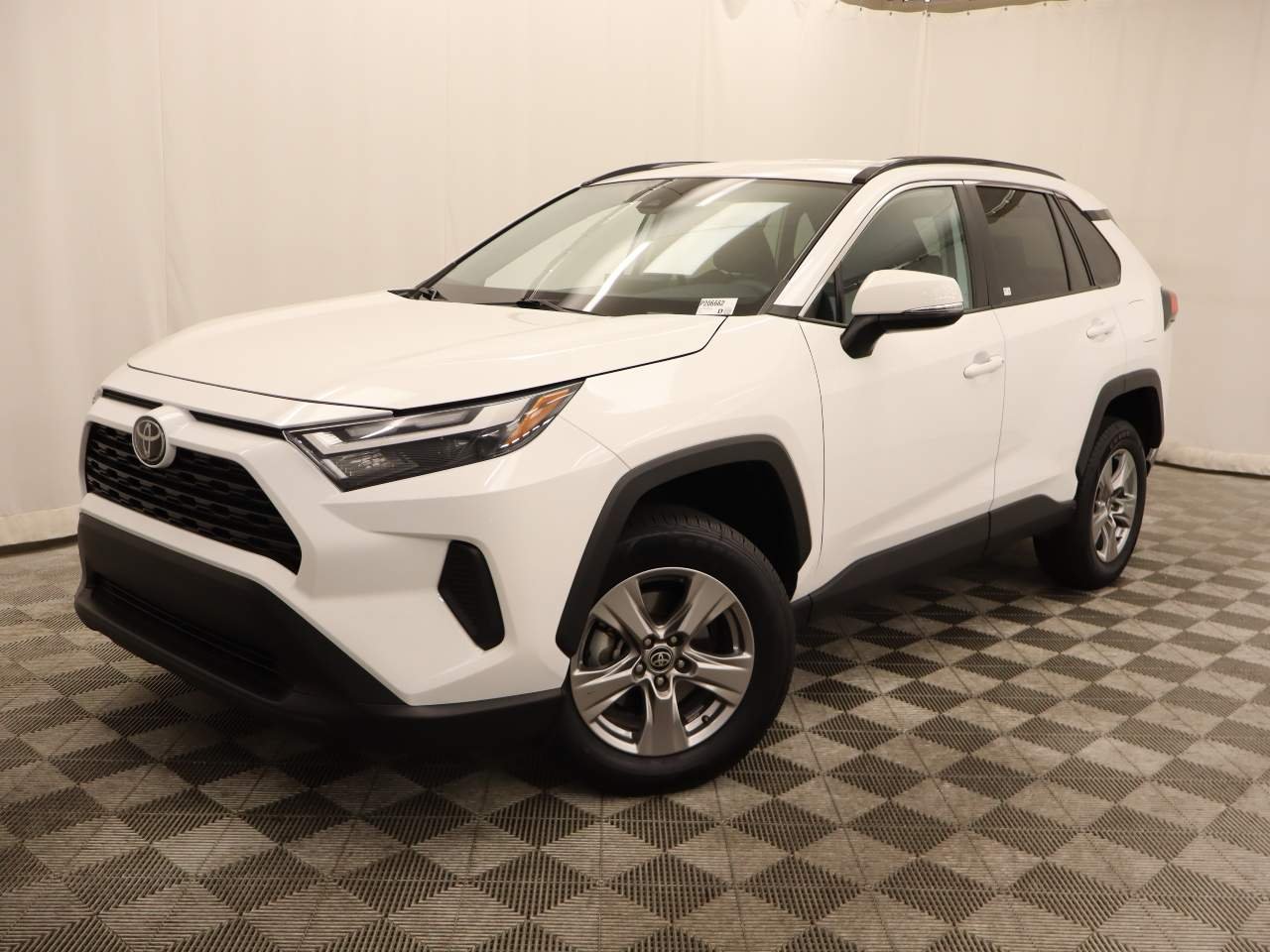 2024 Toyota RAV4 XLE FWD's photo