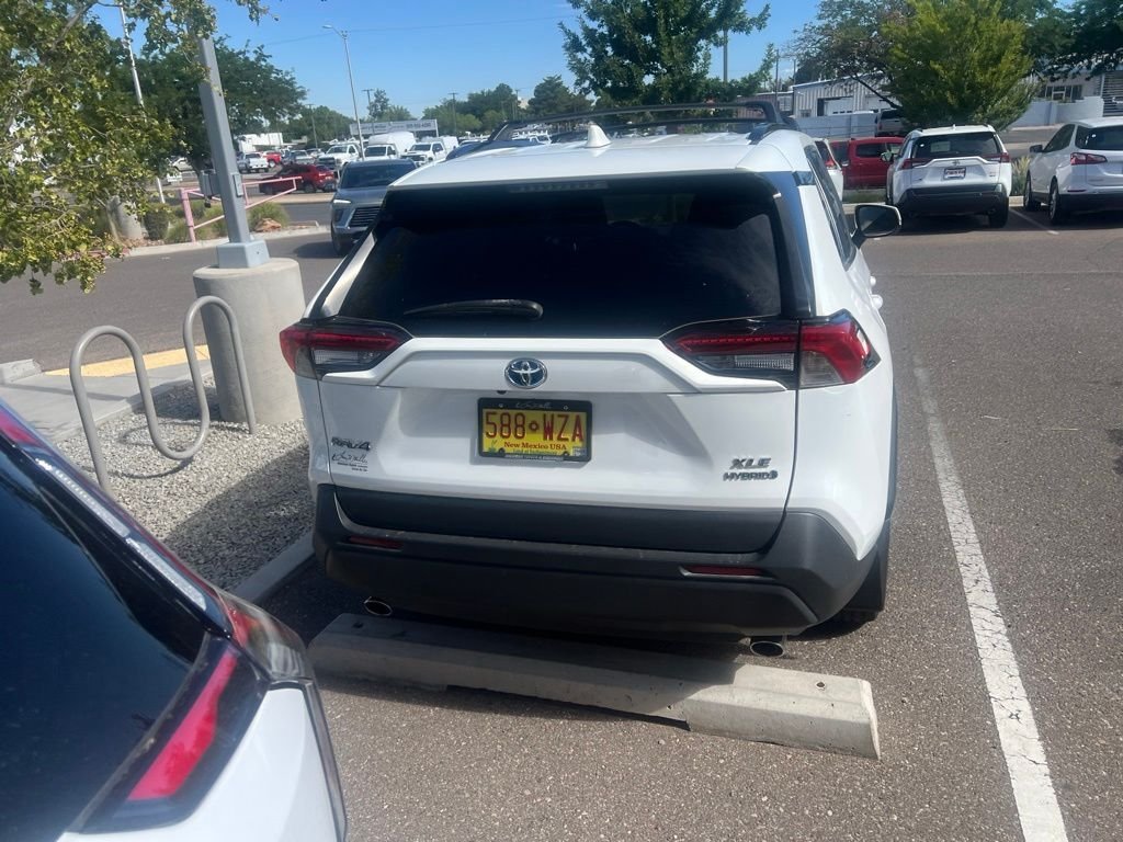 Used 2022 White Toyota XLE image 7