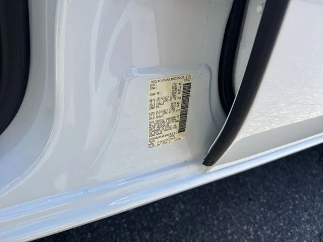Used 2022 White Nissan SV image 35