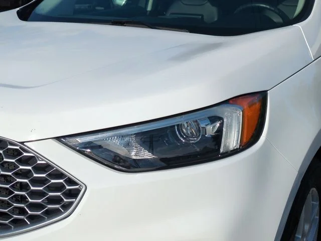 Used 2024 White Ford SEL image 9