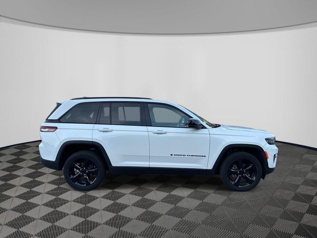 Used 2023 White Jeep Altitude X image 8