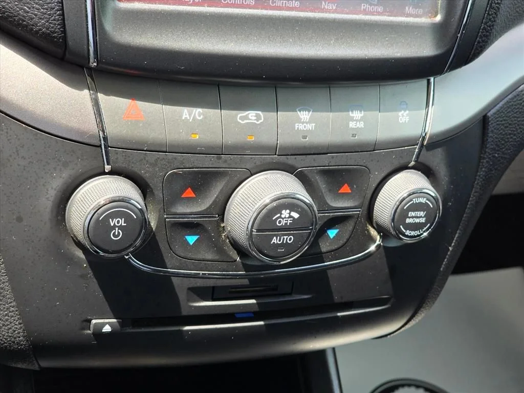 Used 2019 White Dodge Crossroad image 20