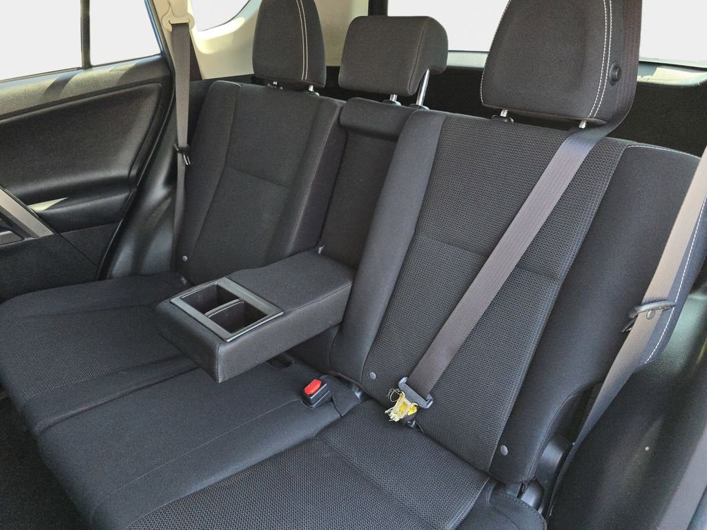 Used 2016  Toyota XLE image 17
