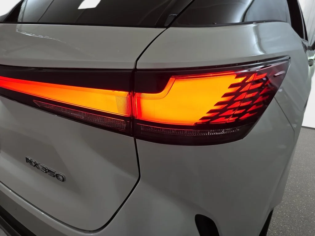 New 2026 Eminent White Pearl Lexus PREMIUM PLUS image 31
