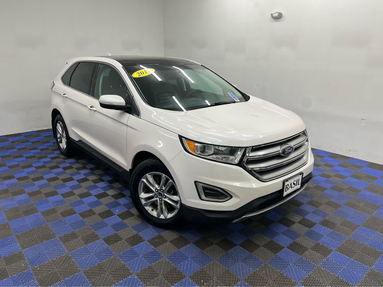 Used 2015 White Platinum Metallic Tri-Coat Ford SEL image 36