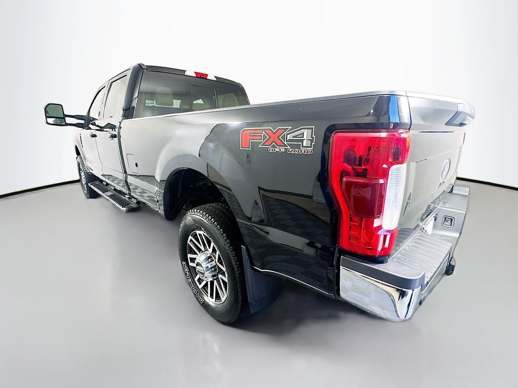 Used 2019 Black Metallic Ford Lariat image 7