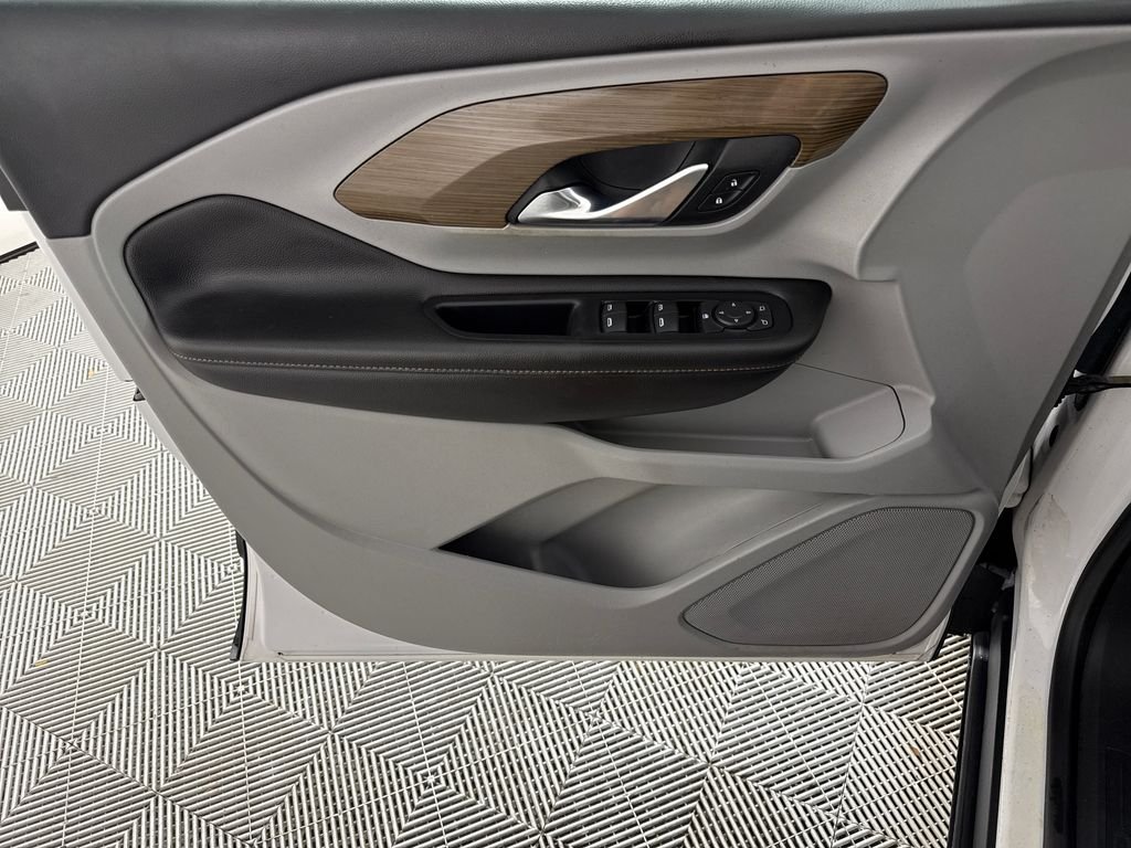Used 2019 White GMC SLE image 10