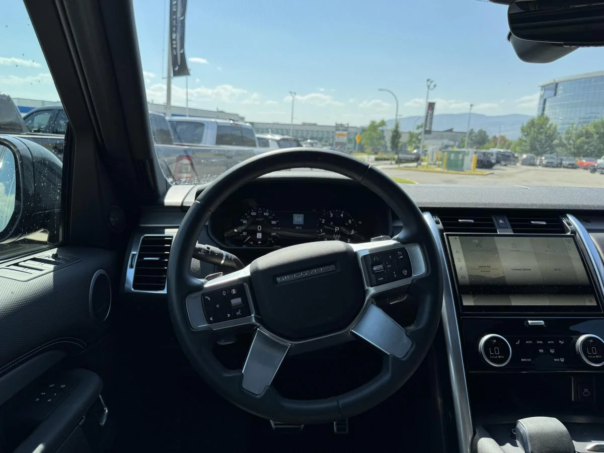 Used 2024 Black Land Rover Dynamic Se image 13