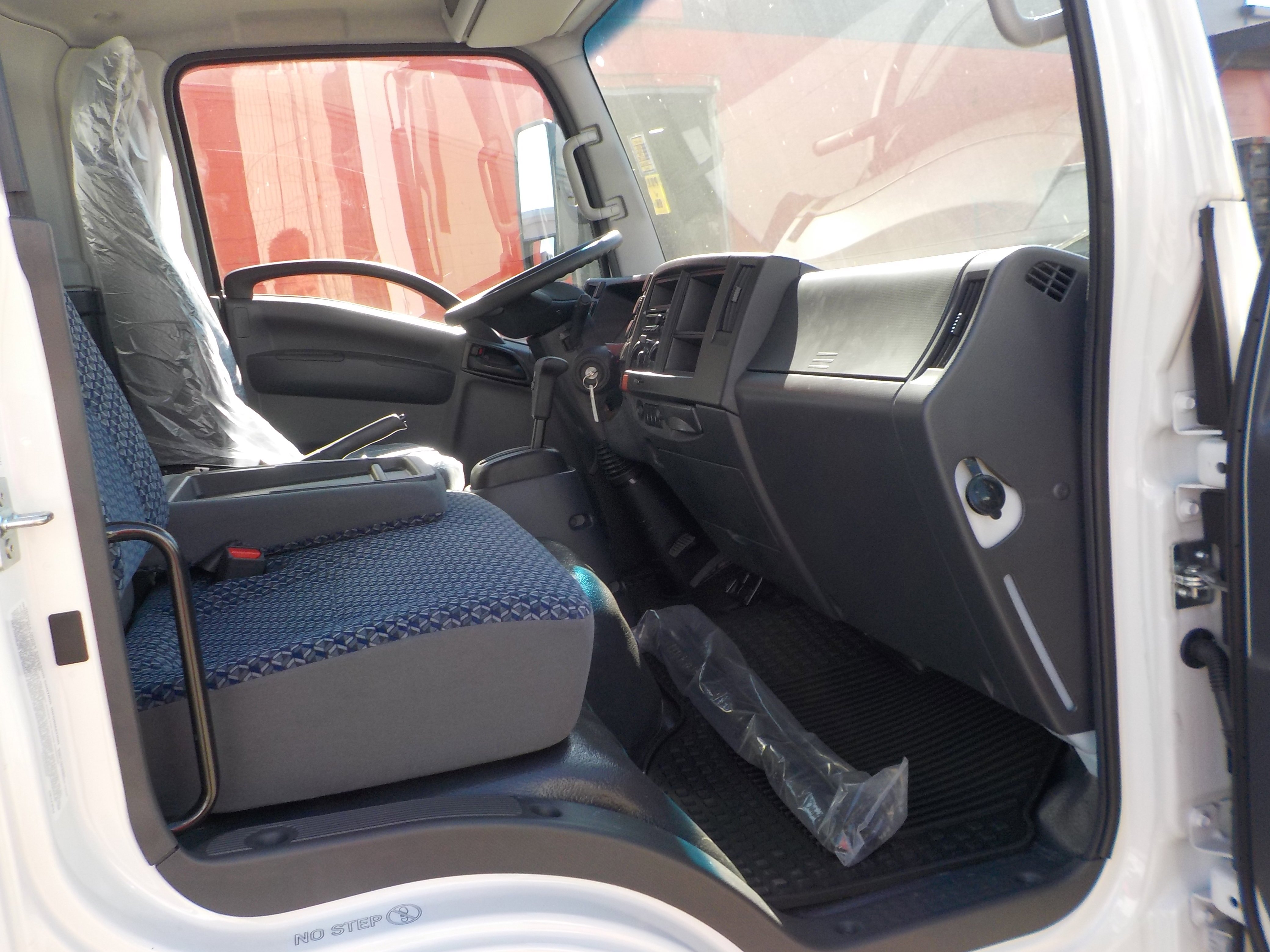 Used 2024 White ISUZU  image 12