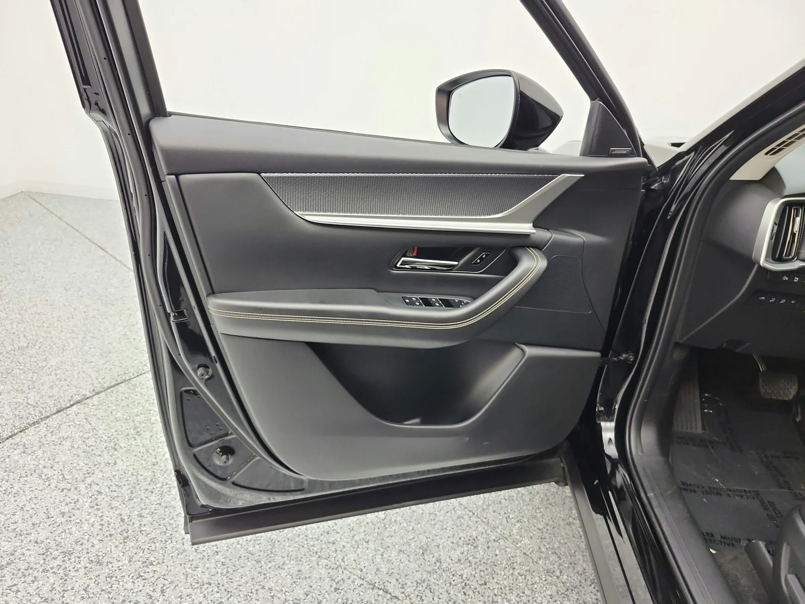 Used 2025 Jet Black Mica Mazda Premium Package AWD image 15