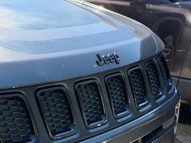 Used 2019 Crystal Metallic Jeep Latitude image 11