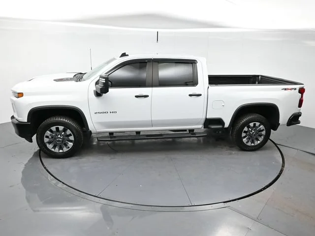 Used 2022 SUMMIT WHITE Chevrolet Custom image 31