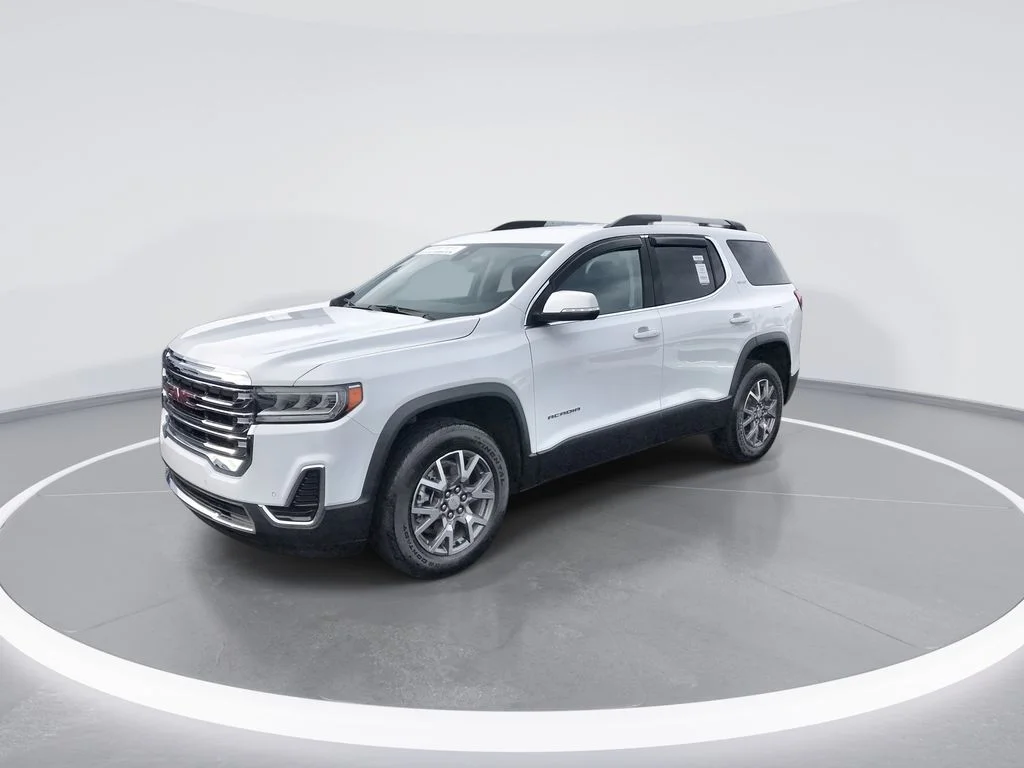 Used 2023 White GMC SLE image 4