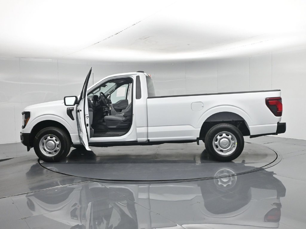New 2026 Oxford White Ford XL image 4