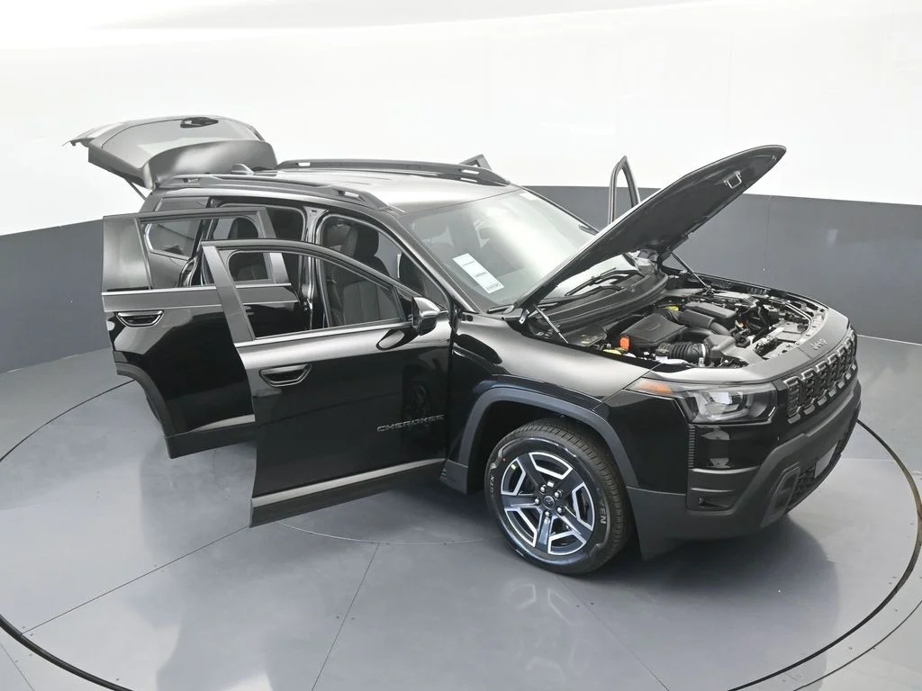 New 2026 Diamond Black Crystal Pearl-Coat Exterior Paint Jeep Laredo image 62