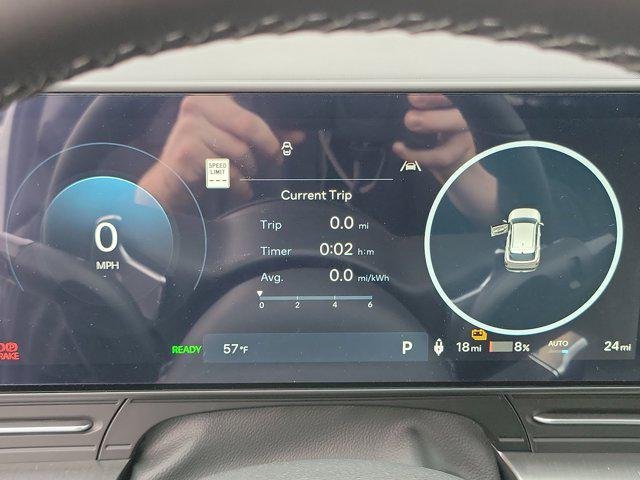 2025 Hyundai Kona EV SEL - Photo 13