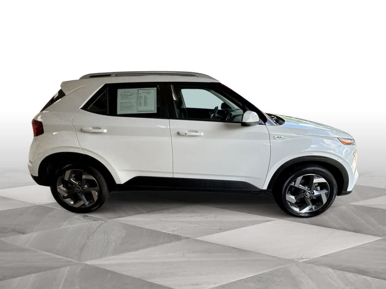 2025 Hyundai Venue SEL - Photo 9