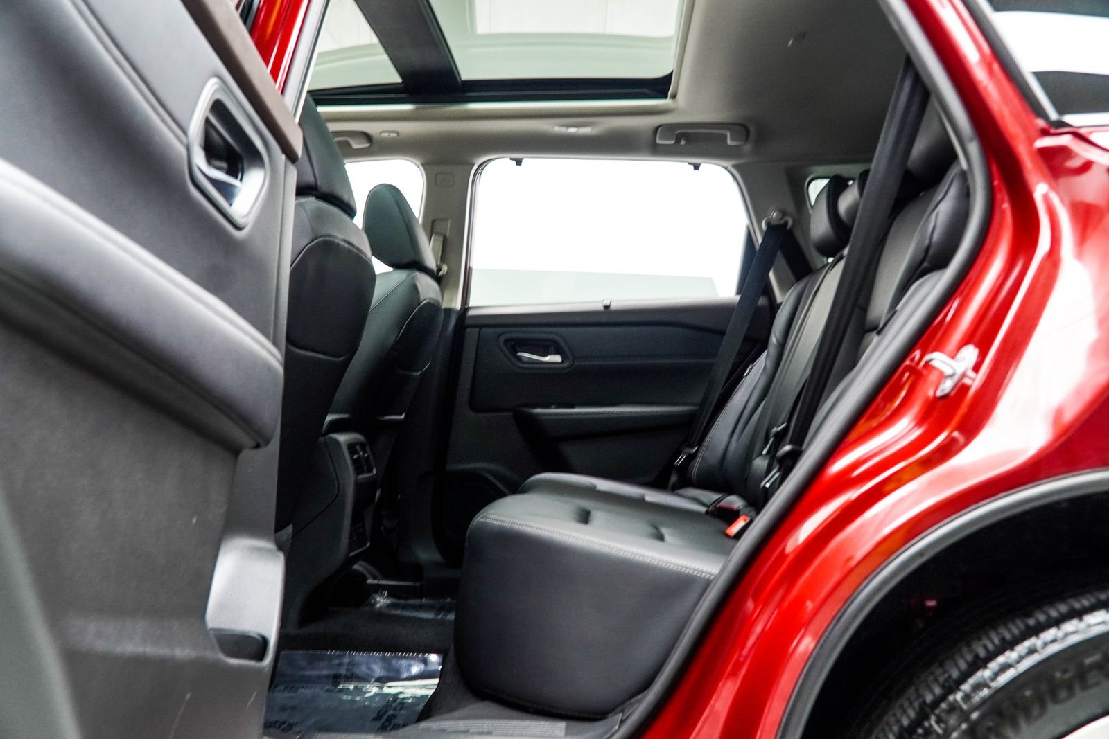 Used 2023 Red Nissan SL image 43