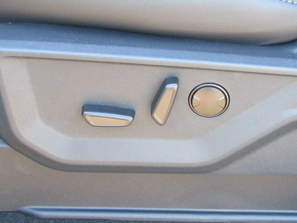 New 2026 Agate Black Metallic Ford Lariat® image 27