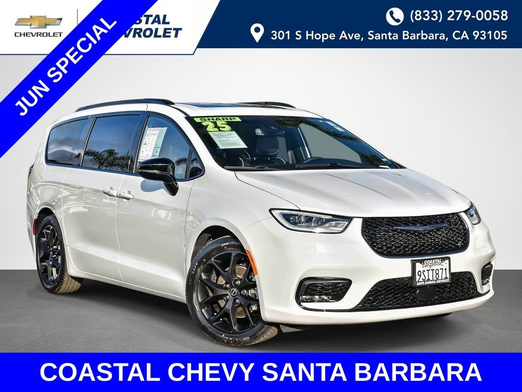 2025 Chrysler Pacifica Limited's photo
