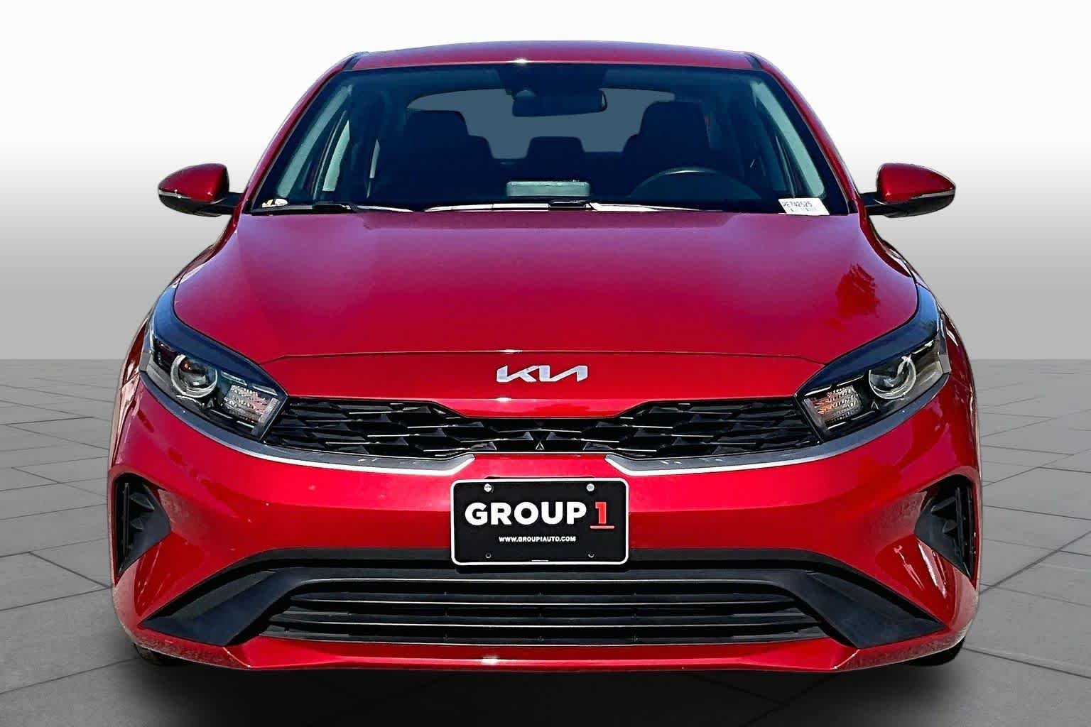 Used 2024 Currant Red Kia LXS image 4
