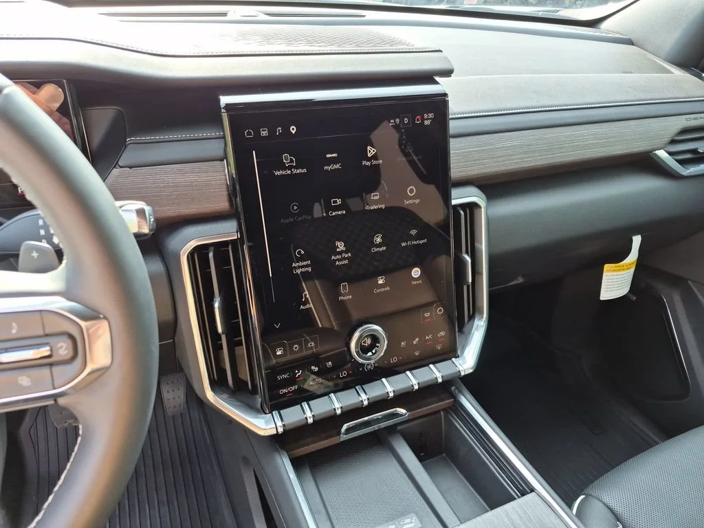 2026 GMC Acadia Denali - Photo 23