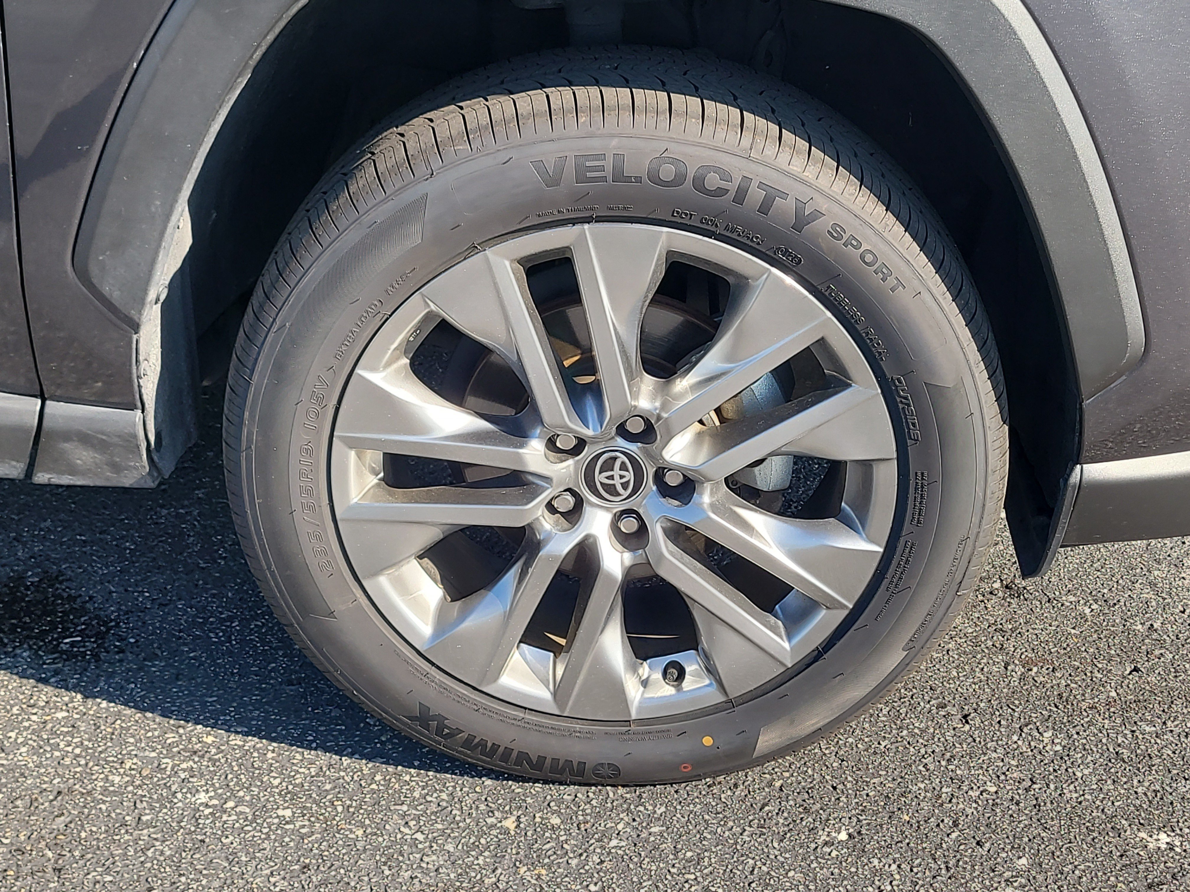 Used 2024 Magnetic Gray Metallic Toyota XLE Premium image 8