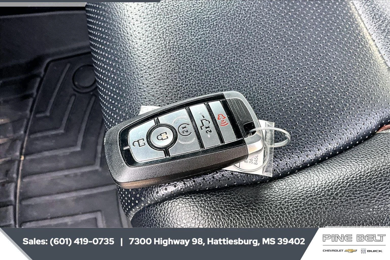 Used 2024 Star White Metallic Tri-Coat Ford Lariat image 10