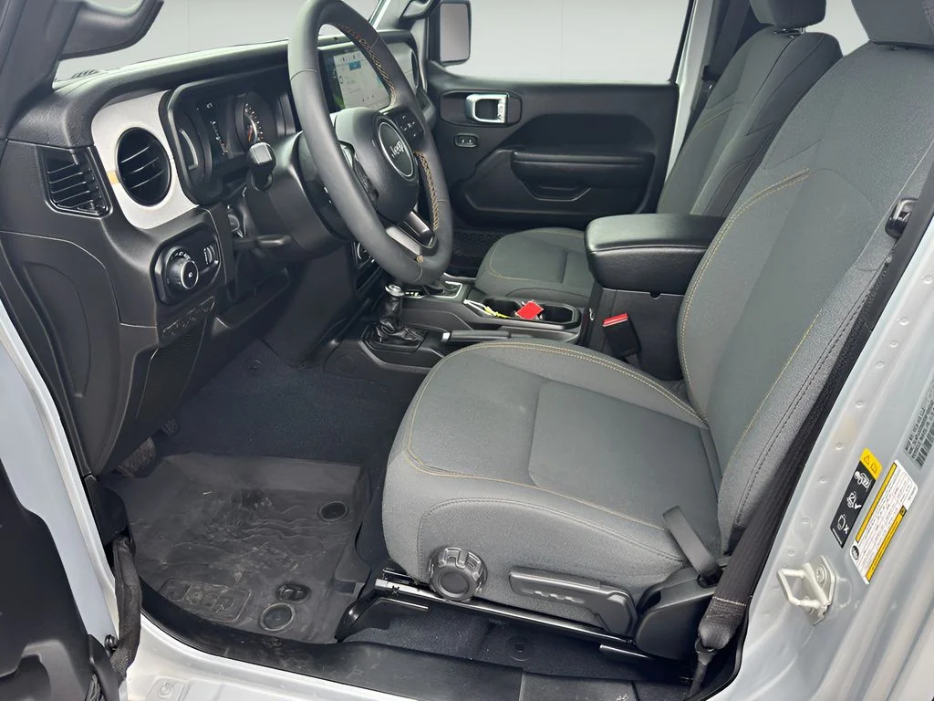 Used 2024 Silver Zynith Clearcoat Jeep Sport S image 19