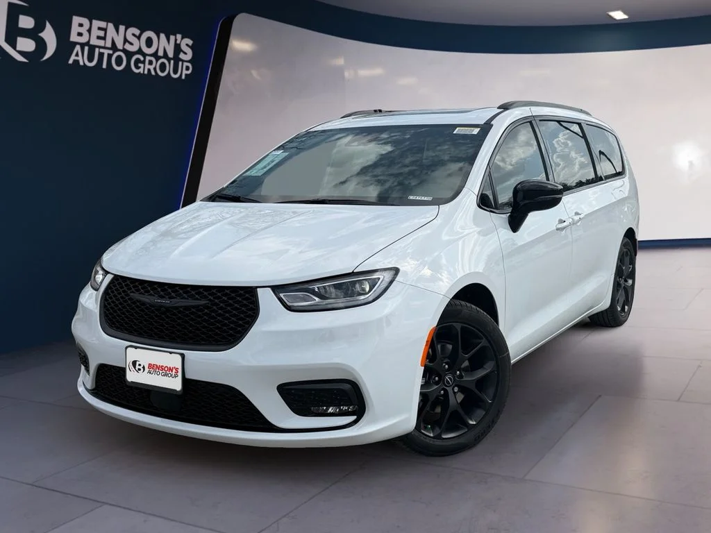 New 2026 White Chrysler Limited image 1