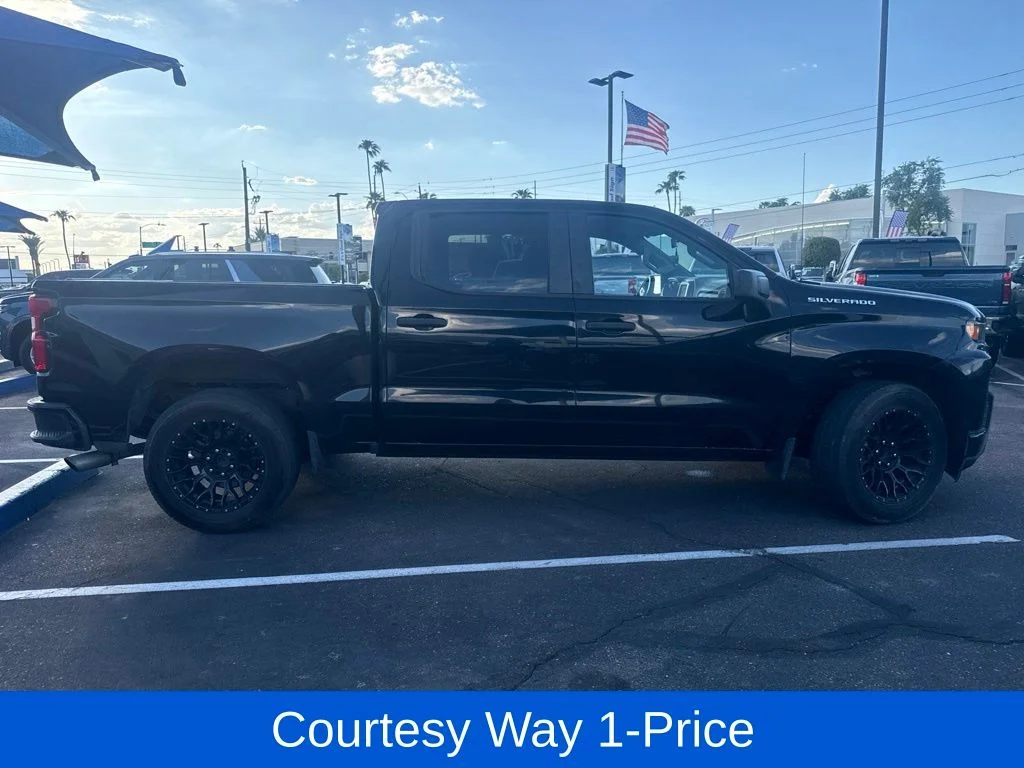 Used 2020 Black Chevrolet Custom image 4