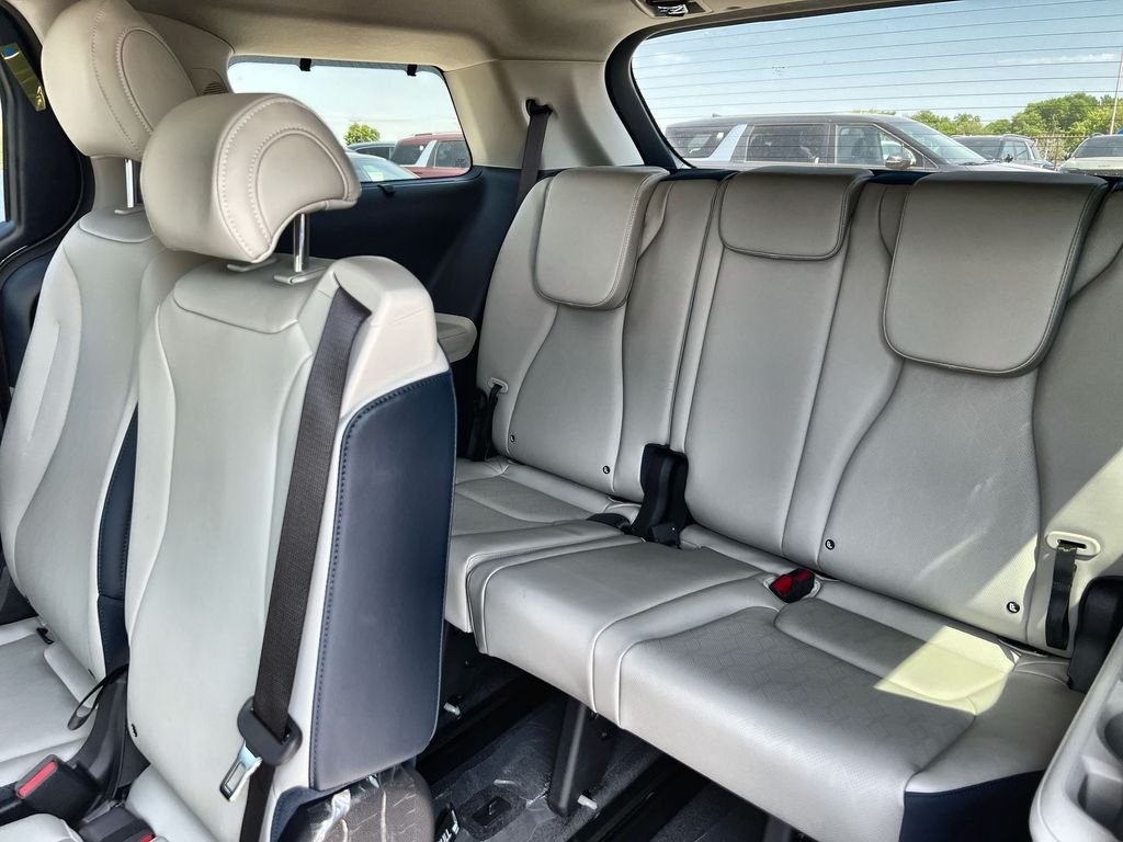 New 2026 White Kia EX image 23