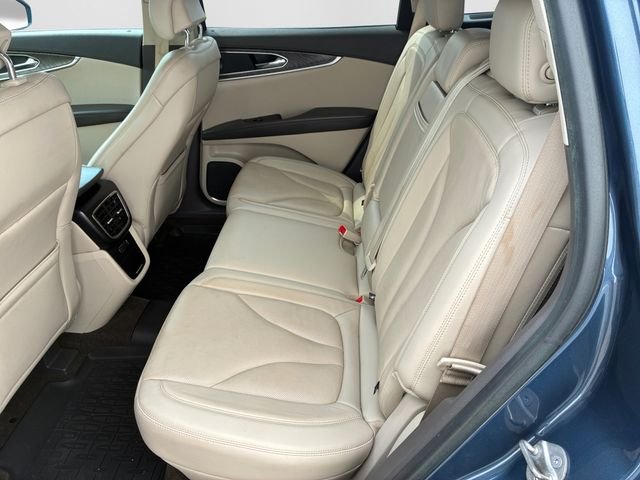 Used 2019 Blue Diamond Metallic Lincoln Reserve image 18