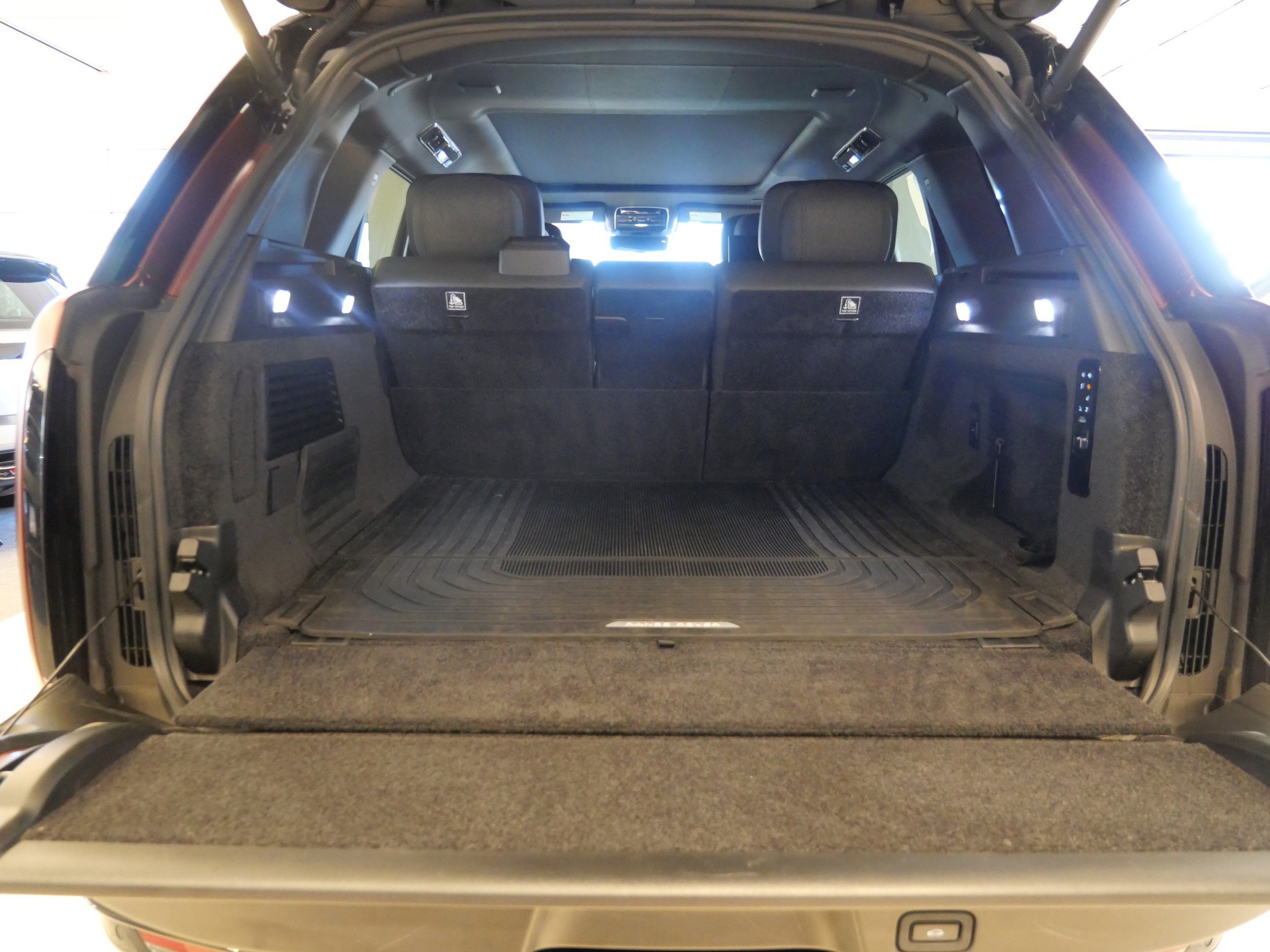 Used 2023 Sunrise Copper SV Bespoke Ultra Met Satin Land Rover SV image 18