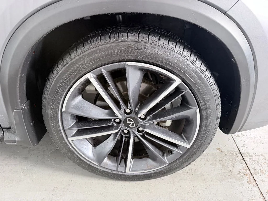 Used 2023 Gray INFINITI LUXE image 4