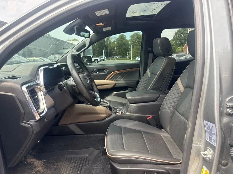 Used 2024 Silver GMC Denali image 3
