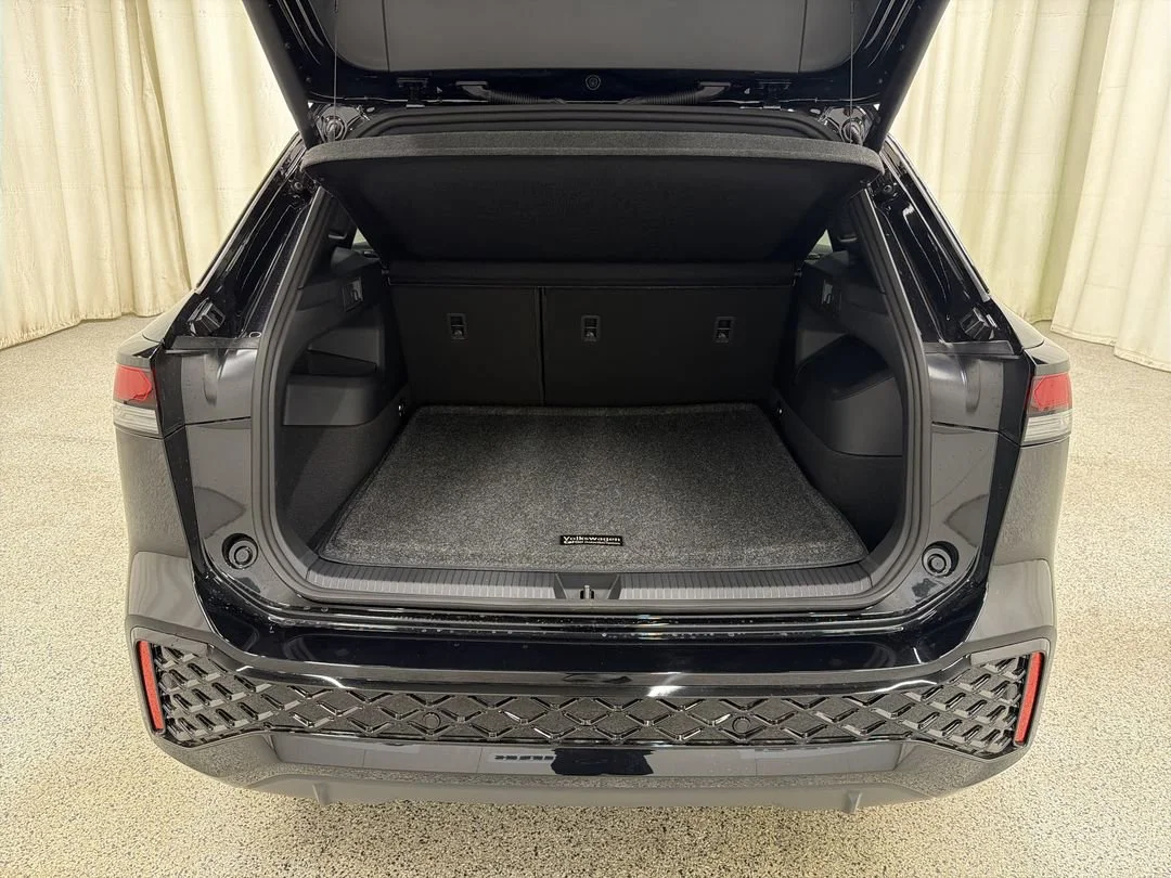 New 2026 Deep Black Pearl Volkswagen SE R-Line Black image 17
