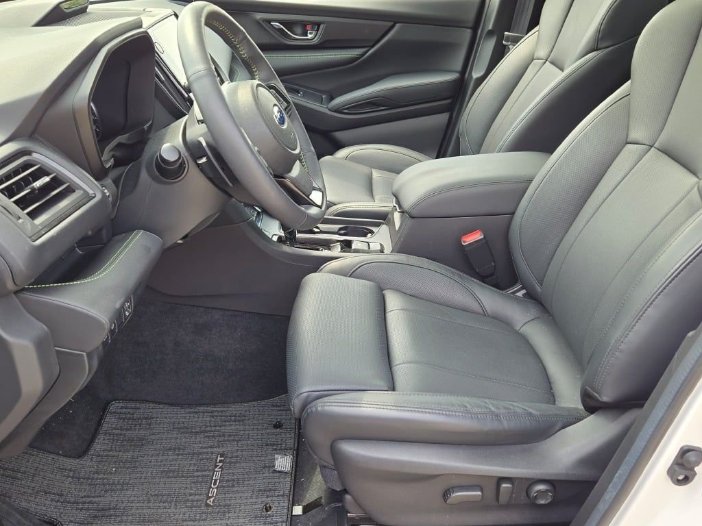 Used 2025 White Subaru Onyx Edition Touring image 24