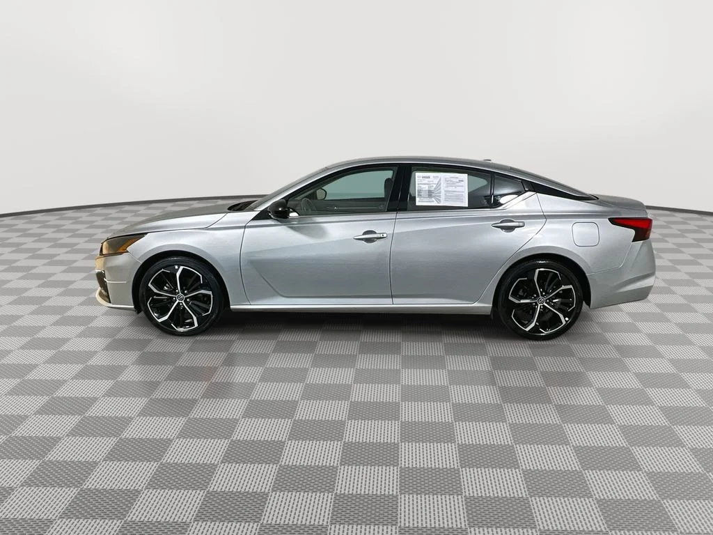 Certified Used 2024 Silver Nissan 2.5 SR image 5