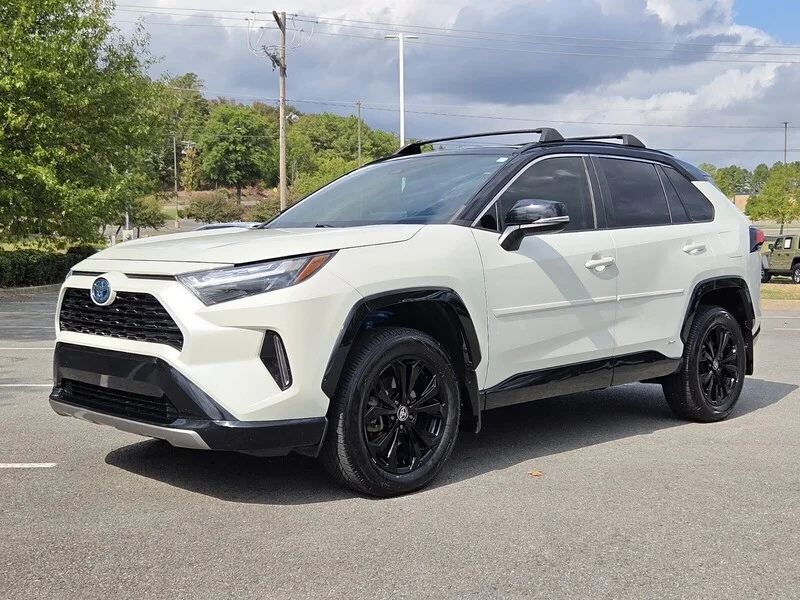 Used 2022 WHITE TOYOTA XSE image 1