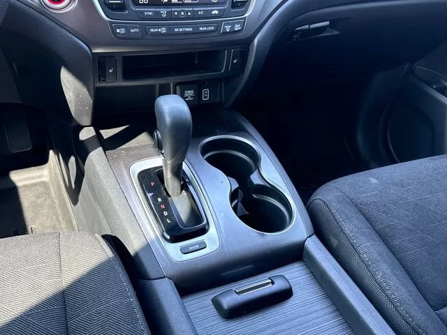 Used 2019 White Diamond Pearl Honda EX image 11