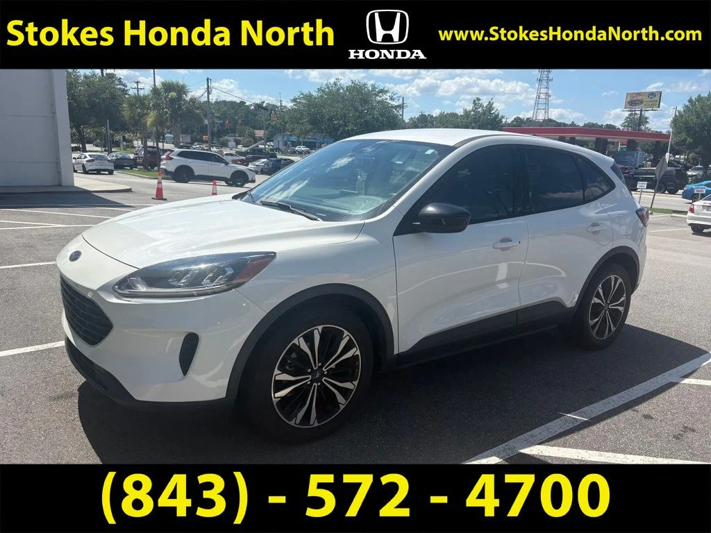 Used 2022 White Ford SE image 2
