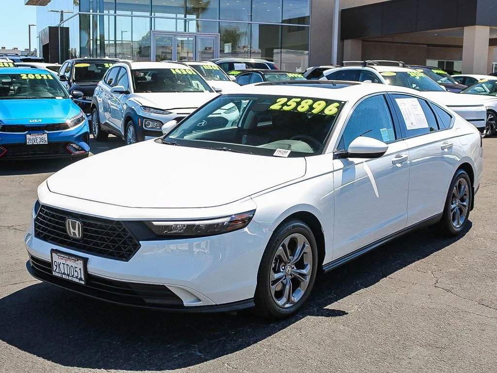 Used 2024 White Honda EX image 3