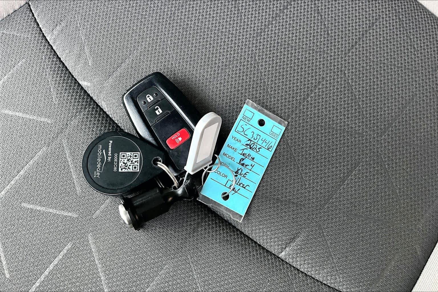Used 2025 Silver Sky Metallic Toyota XLE image 15